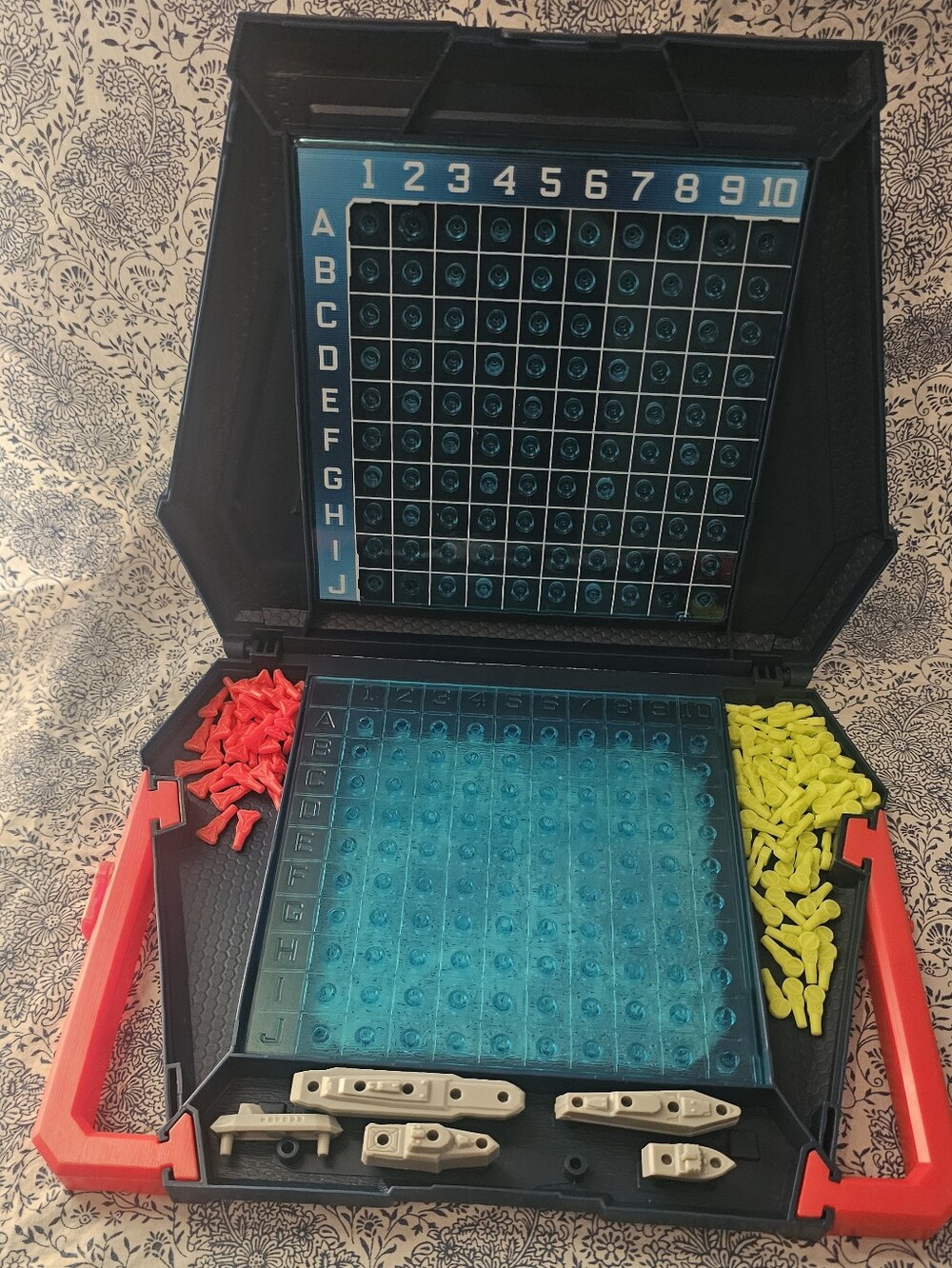 Battleship - The Classic Naval Combat Board Game - Milton Bradley - no box
